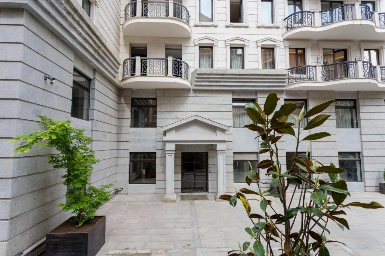 Downtown Two-Bedrom Apartment ティビリシ エクステリア 写真